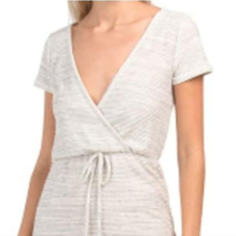 See You Monday Ladies Juniors Surplice Textured Dress Grey, Cream